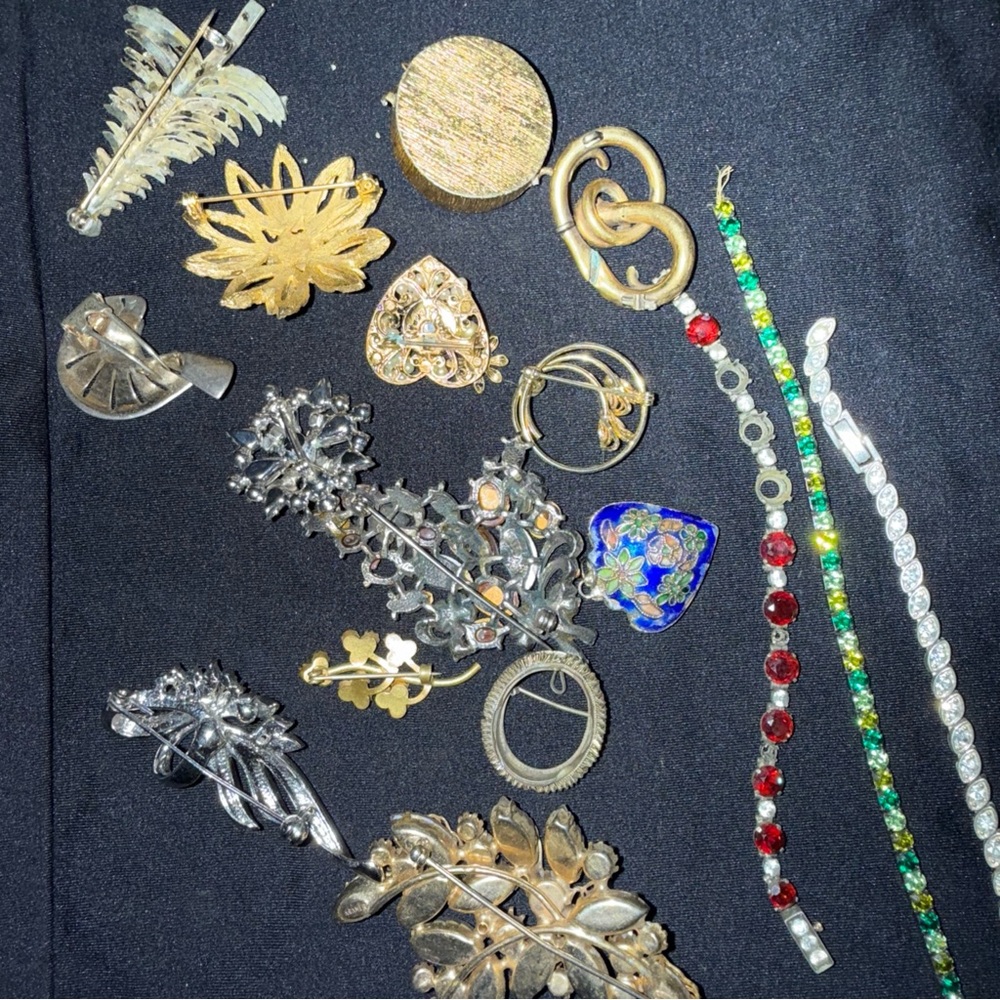 Vintage Gold and Silver Brooch Collection vintage needs repair - Picture 4 of 12
